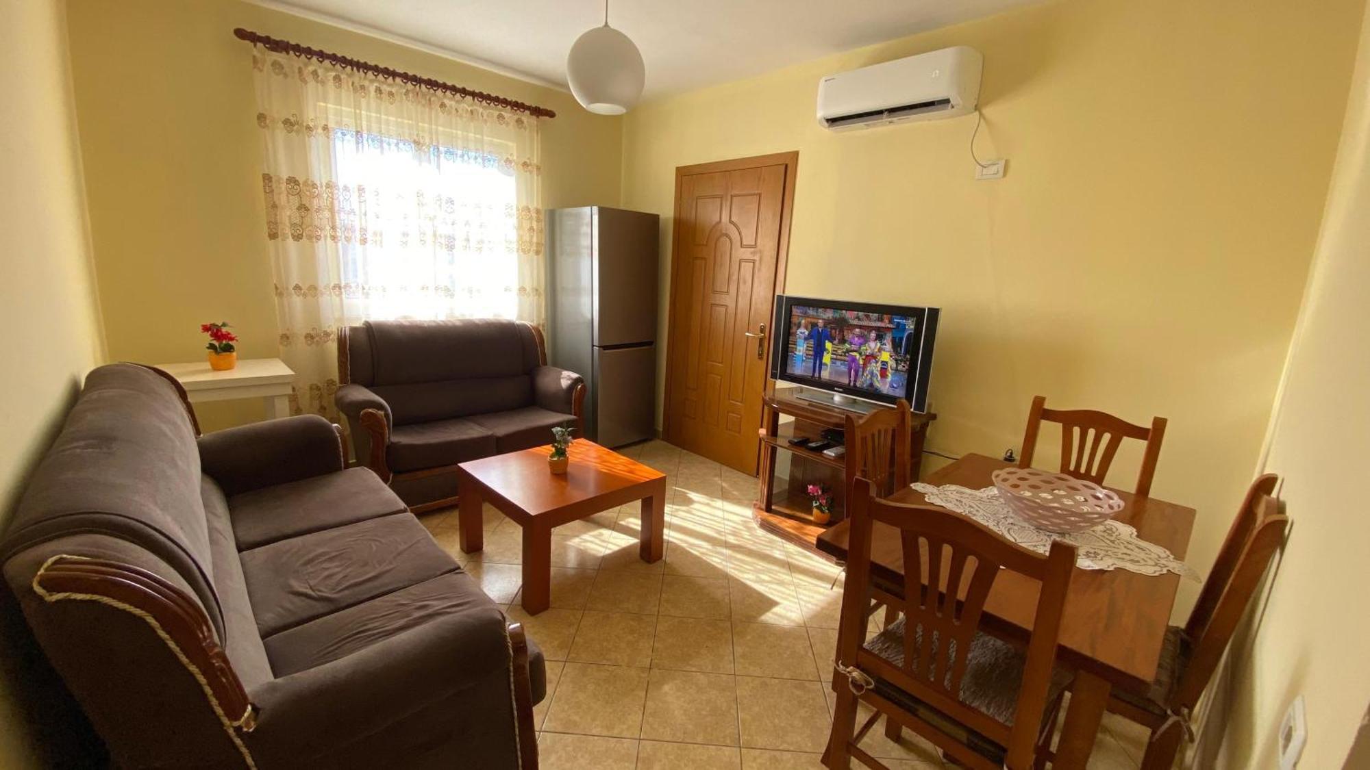 Apartament 21 Dhjetor Tirana
